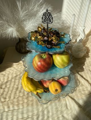 Podívejte se na výběr etažérek různých tvarů a velikostí. Etažérka může být dvoupatrová nebo třípatrová – záleží na vašich...