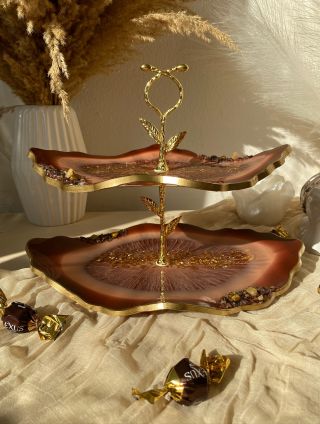 Výjimečně elegantní a originální etažér, který dodá servírování vašich dobrot zvláštní kouzlo. Stane se ozdobou stolu jak...