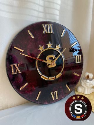 Hodiny vytvořené s logem vaší firmy, kosmetického salonu, fotbalového či hokejového týmu, s vašimi iniciálami nebo...